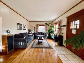 Interior - DT basecamp w/chef kitchen, yard & dog friendly (Sandpoint)