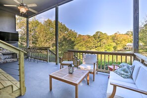 TV, fireplace, video game console - Waterfront Lake Martin Home w/ Private Dock & View (Dadeville)
