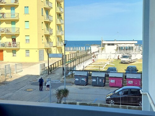 Cortina 2-9 Two room seafront apartment with air conditioning
