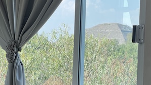 APARTAMENTO C "CONEJO EN LA LUNA" | 羽毛の掛け布団、ノートパソコン用作業スペース、アイロン / アイロン台、WiFi (無料)