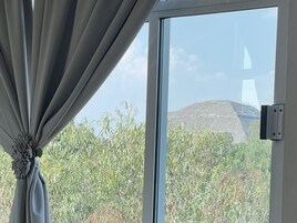 APARTAMENTO C "CONEJO EN LA LUNA" | Down comforters, individually decorated, individually furnished