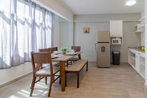 APARTAMENTO III HOME SWEET HOME | Cocina privada | Cafetera o tetera, artículos de limpieza y papel de cocina
