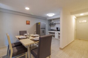 APARTAMENTO I -MINIMALISTA CLASICO | Dining room
