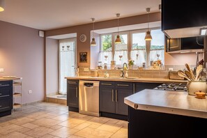 Fridge, microwave, oven, stovetop