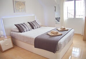 2 bedrooms, iron/ironing board, free WiFi, bed sheets - Apartment with Large Roof Solarium, Pool, Garden, Barbecue, A/C & Wi-Fi (Orihuela Costa)