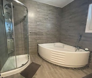 تجهيزات دش، مجففات شعر، مناشف