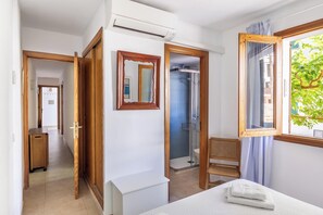 3 chambres, fer et planche à repasser, accès au Wi-Fi (inclus)