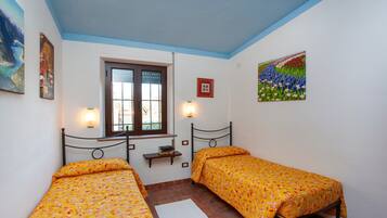 2 slaapkamers, een strijkplank/strijkijzer, gratis wifi, beddengoed