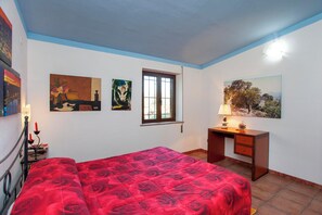 2 chambres, fer et planche à repasser, Wi-Fi gratuit, draps fournis