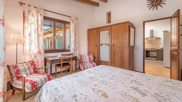 1 bedroom, iron/ironing board, free WiFi, bed sheets