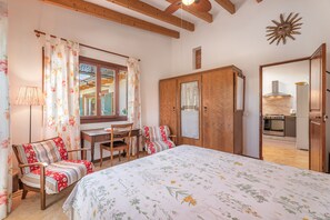 1 chambre, fer et planche à repasser, Wi-Fi gratuit, draps fournis