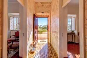 Interior - Villa 'Oliva AL' with Nature Views, Pool, Garden, Terrace, Wi-Fi & AC (Moncarapacho)