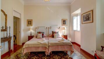 6 bedrooms, iron/ironing board, free WiFi, bed sheets