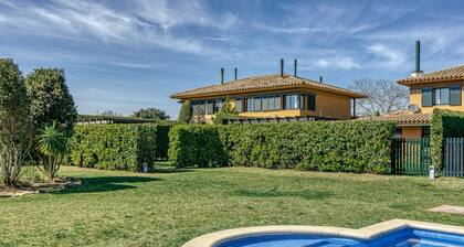 Villa familiale Ă Torremirona Resort