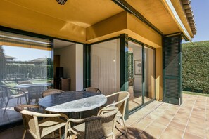 تناول الطعام بالخارج