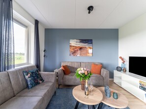 TV - Modern holiday home by the sea with sauna (Scherpenisse)