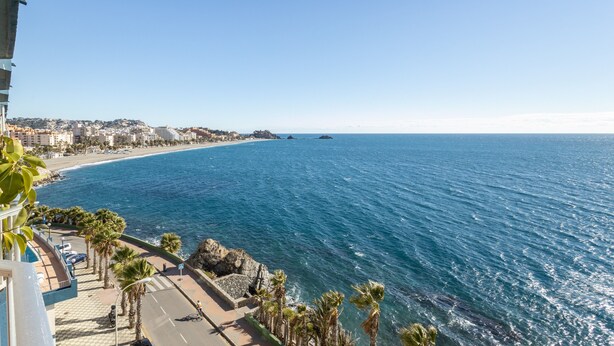 A coastal cityscape with a clear view of the sea, a paved promenade, and buildings along the shore. - Apartment with Sea View, Balcony, and Air Conditioning (Almunecar)