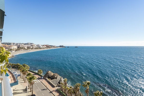 بالقرب من الشاطئ