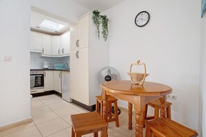 Dining - Holiday Apartment "Jardin del Sol 22" close to the Beach with Private Garden & Shared Pool (Playa Blanca)