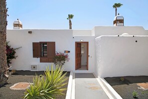 Exterior detail - Holiday Apartment "Puerto Chico 5" with Private Garden, Shared Pool & Sea View (Playa Blanca)