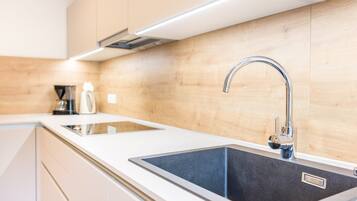 Kühlschrank, Ofen, Herdplatte, Geschirrspüler