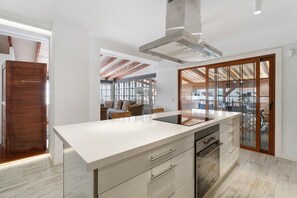 Fridge, microwave, oven, stovetop - Holiday Apartment Gran Ático 307 Royal Costa Adeje by the Beach with Shared Pool & Wi-Fi (Adeje)