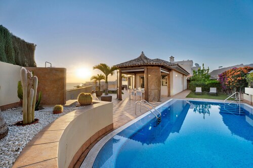 Villa 'Happy Holidays' with Sea Views, Private Pool, Garden, A/C & Wi-Fi