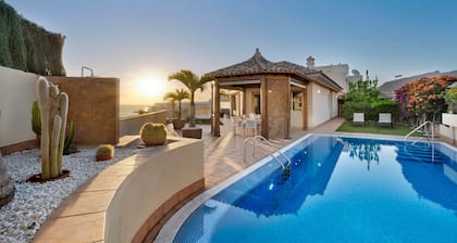 Villa 'Happy Holidays' with Sea Views, Private Pool, Garden, A/C & Wi-Fi