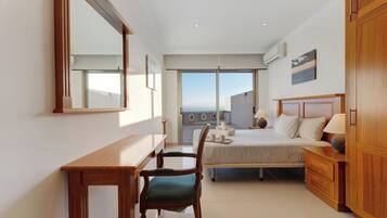 4 slaapkamers, een strijkplank/strijkijzer, gratis wifi, beddengoed