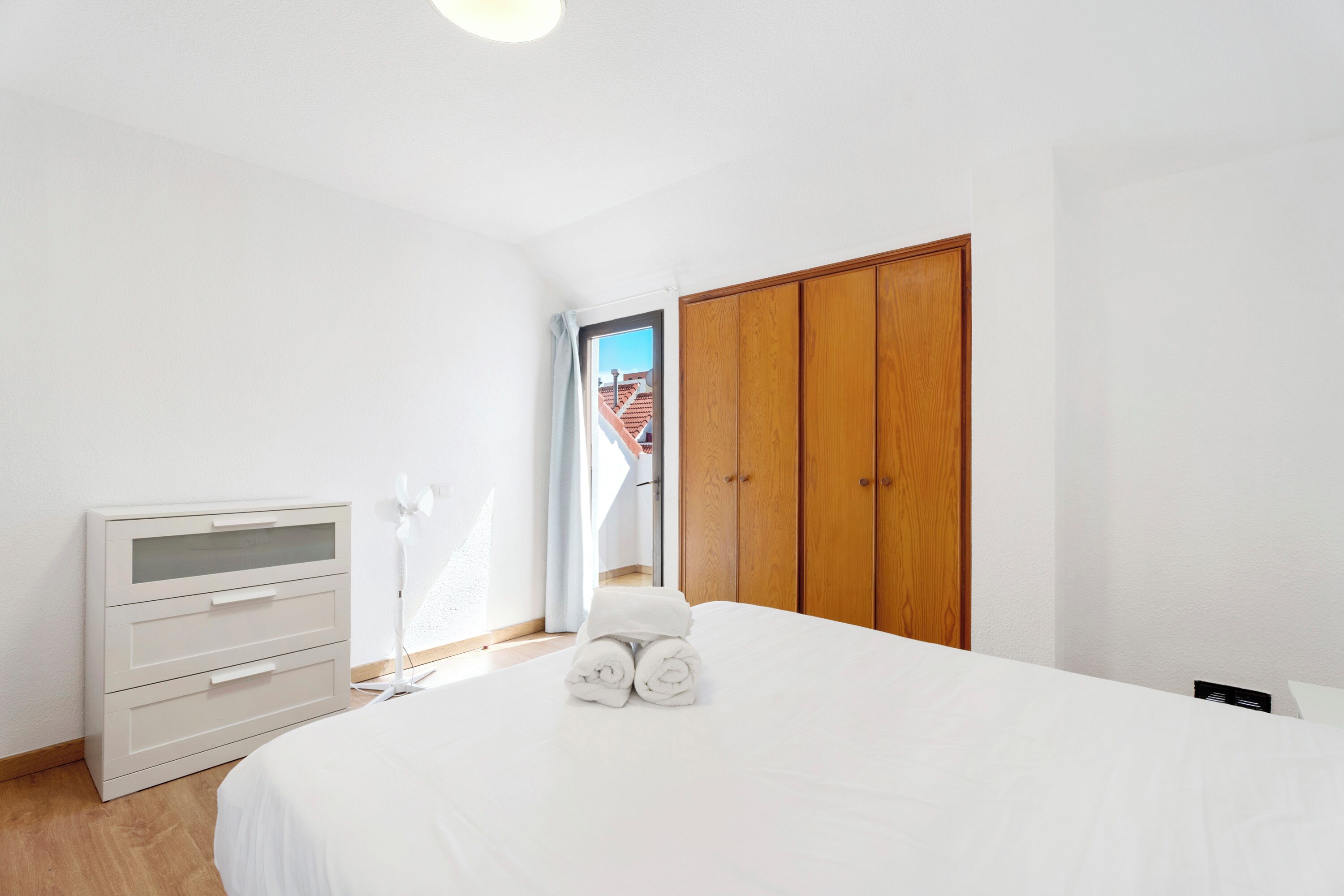 2 多间卧室、免费 WiFi、床单