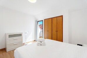 2 bedrooms, free WiFi, bed sheets - Holiday Apartment "Bonito Duplex Altamar Tfs" close to the Sea with Shared Pool & Wi-Fi (arona)