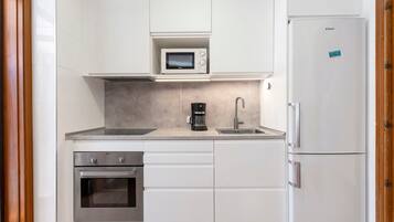 Fridge, microwave, stovetop, coffee/tea maker