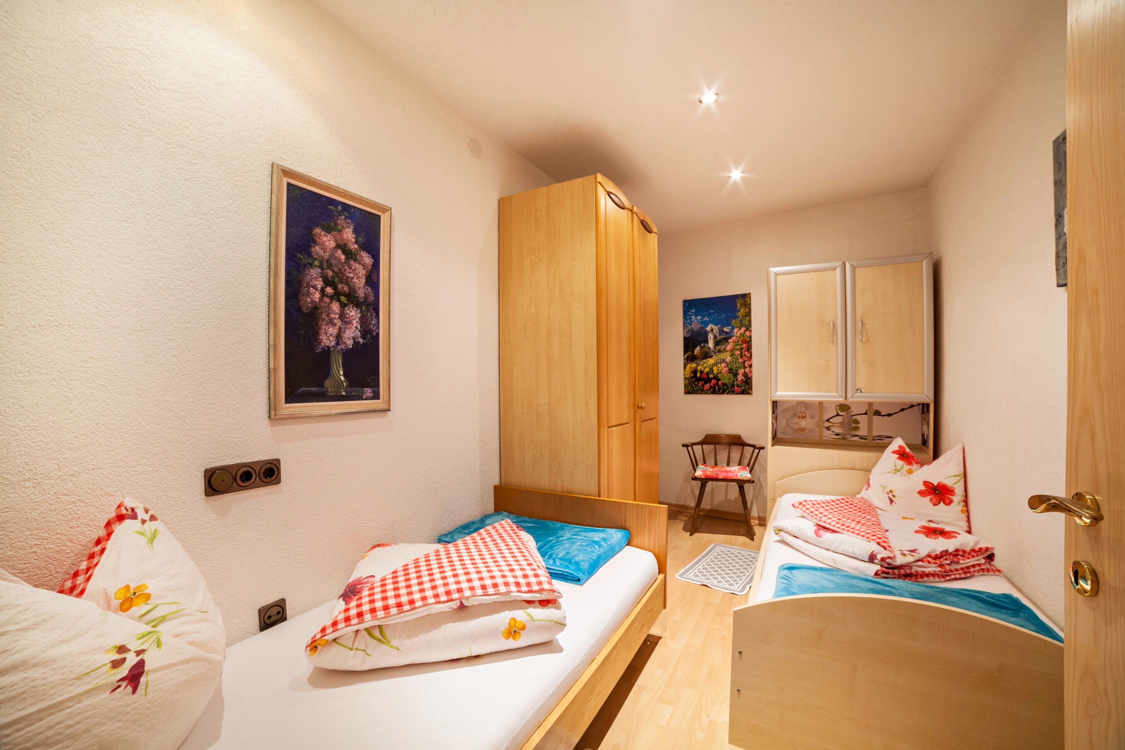 2 多间卧室、免费 WiFi、床单