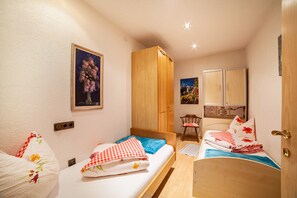 2 habitaciones, wifi gratis y ropa de cama 