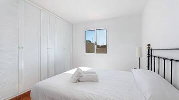 3 chambres, fer et planche à repasser, Wi-Fi gratuit, draps fournis