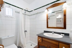 Een douche, handdoeken