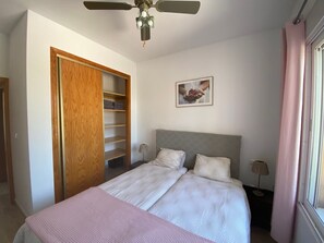 3 bedrooms, iron/ironing board, free WiFi, bed sheets - Holiday Villa 'Casa Mirador' with Private Pool, A/C & Wi-Fi (Mazarrón)
