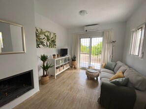 TV, fireplace, DVD player, stereo