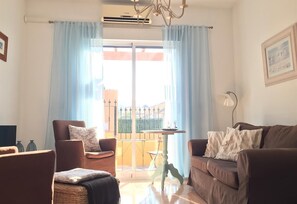 TV, fireplace, stereo - Villa Mediterráneo with Private Pool,Jacuzzi-jets A/C & Wi-Fi. Near the Costa Cálida coast. (Mazarrón)