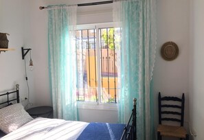 3 chambres, fer et planche à repasser, Wi-Fi gratuit, draps fournis