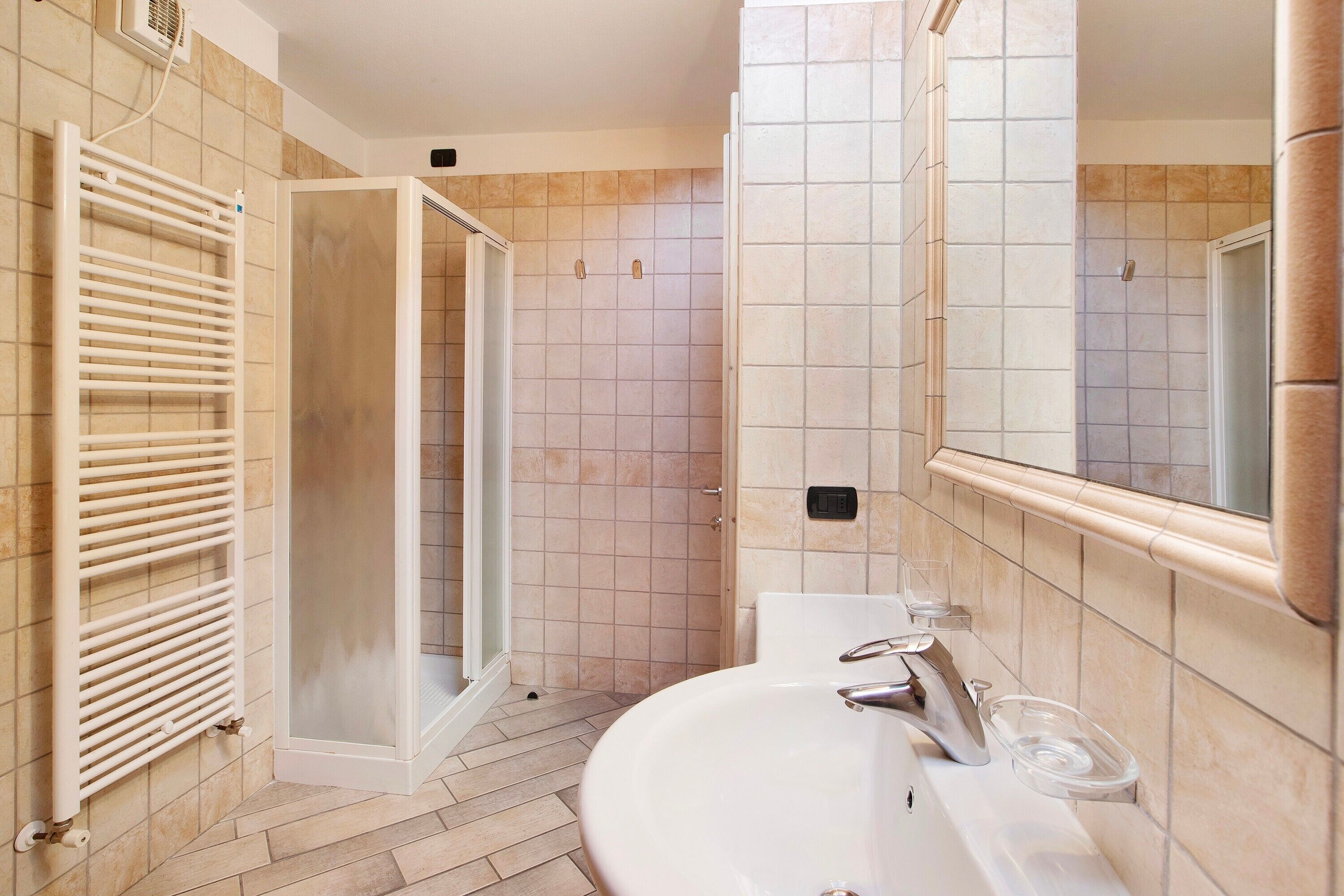 Douche, serviettes fournies