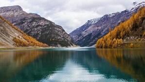 A calm lake with mountains and autumn trees. - 'Appartamento 8' with Mountain View, Shared Garden & Wi-Fi (Livigno)