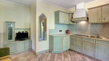 Fridge, microwave, stovetop, electric kettle