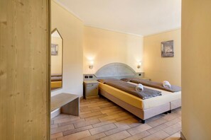 1 bedroom, free WiFi - 'Appartamento 3' with Mountain View, Shared Garden & Wi-Fi (Livigno)