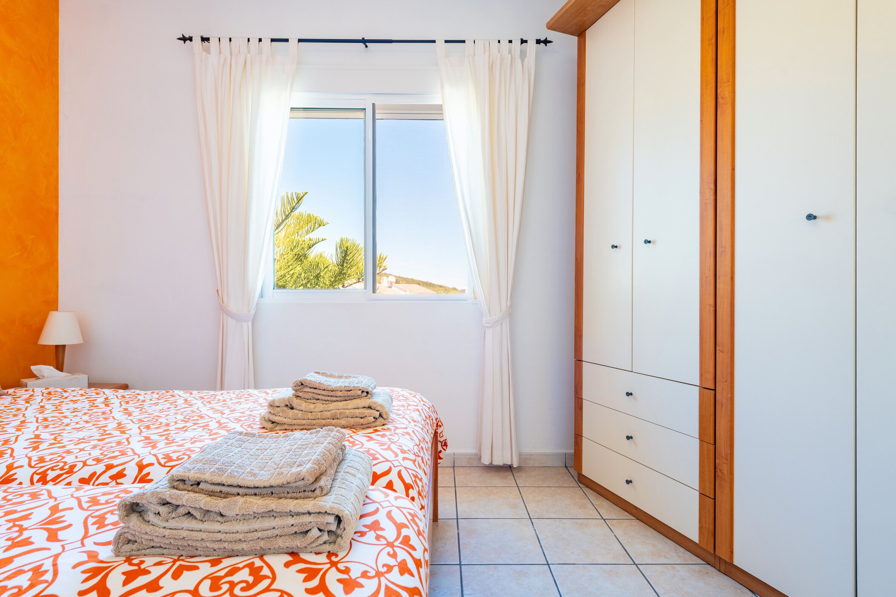 2 slaapkamers, een strijkplank/strijkijzer, gratis wifi, beddengoed