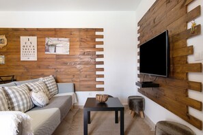 TV - Holiday Villa 'La Quinta De Vals' with Mountain Views, Wi-Fi and Air Conditioning (Valsequillo)