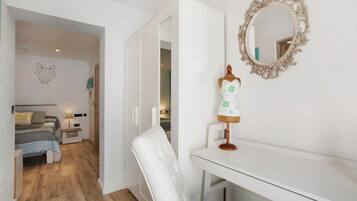 4 室のベッドルーム、アイロン / アイロン台、WiFi (無料)、ベッドシーツ