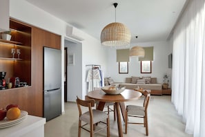 Zimmersafe, Schreibtisch, Verdunkelungsvorhänge, schallisolierte Zimmer