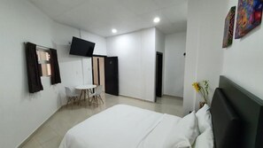 Superior Suite, 1 King Bed with Sofa bed, Kitchenette | Down duvets, desk, laptop workspace, iron/ironing board - Hotel Boutique Turquesa (Tapachula)