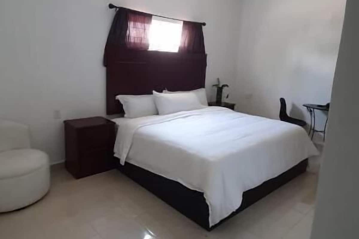 Comfort Room | 2 bedrooms, down duvets, desk, laptop workspace